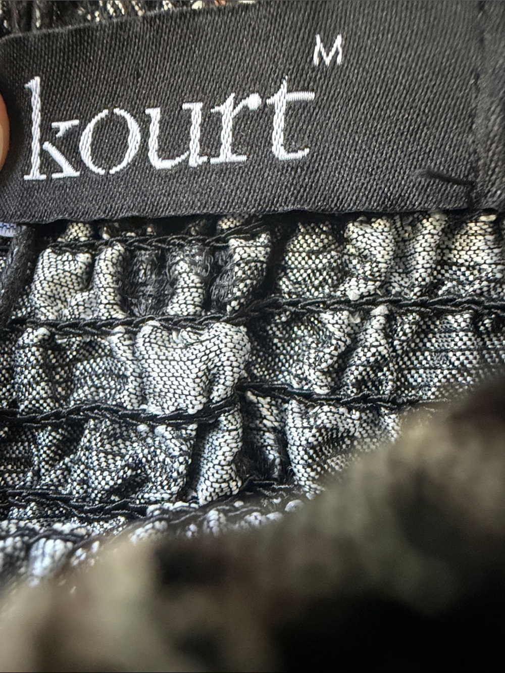 Kourt Medium Black Gray Floral Smocked Ruffle Strap Crop Top NWT - Picture 3 of 9